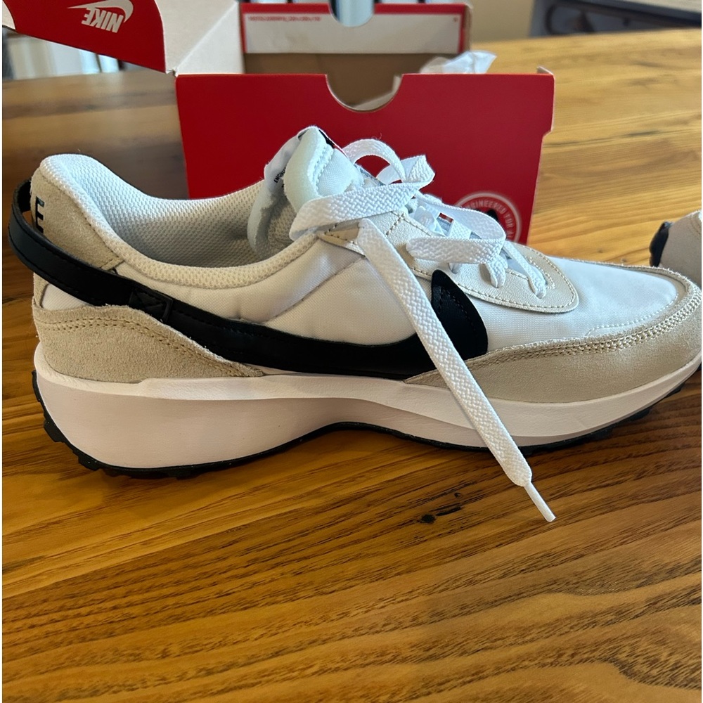 Women’s Nike Waffle Debut